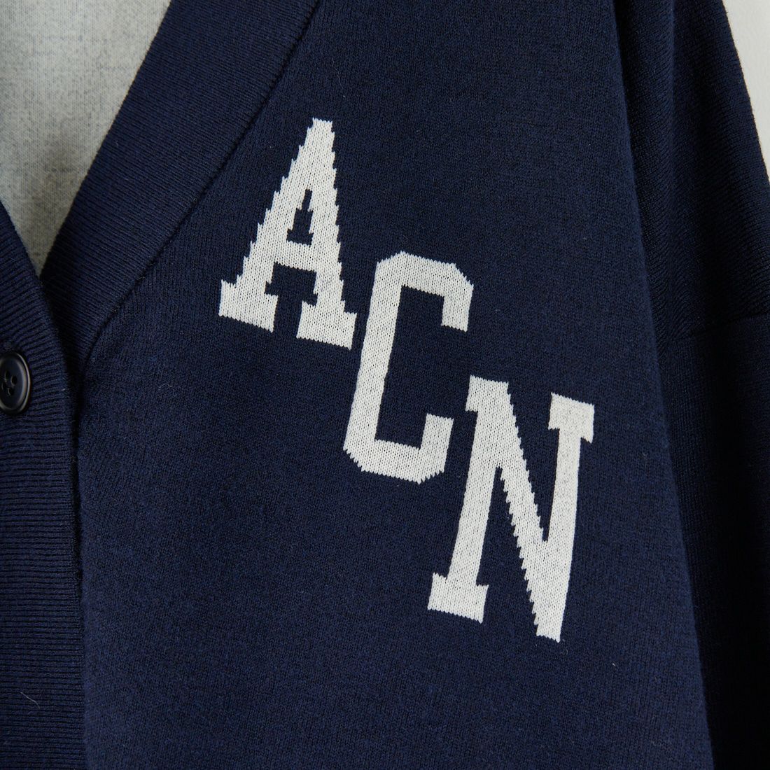 Americana × JEANS FACTORY [アメリカーナ × ジーンズファクトリー] 別注 フロントロゴ ショート丈Vネックカーディガン [ASO-C-004-1-JF] ﾈｲﾋﾞｰ