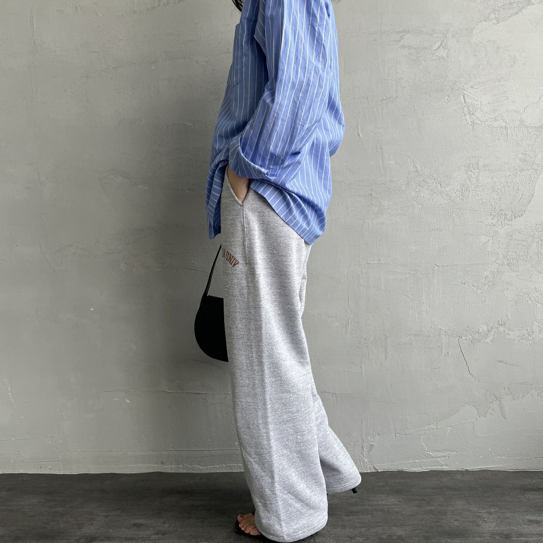 Americana × JEANS FACTORY [アメリカーナ × ジーンズファクトリー] 別注 カレッジロゴ スウェットパンツ [BRF-788A-1-JF] ﾓｸｸﾞﾚｰ &&モデル身長：160cm 着用サイズ：ONE SIZE&&