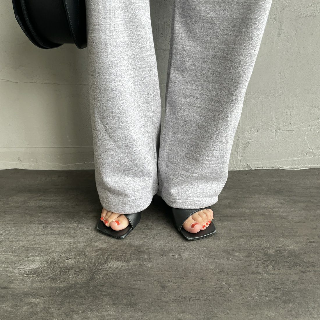 Americana × JEANS FACTORY [アメリカーナ × ジーンズファクトリー] 別注 カレッジロゴ スウェットパンツ [BRF-788A-1-JF] ﾓｸｸﾞﾚｰ &&モデル身長：160cm 着用サイズ：ONE SIZE&&