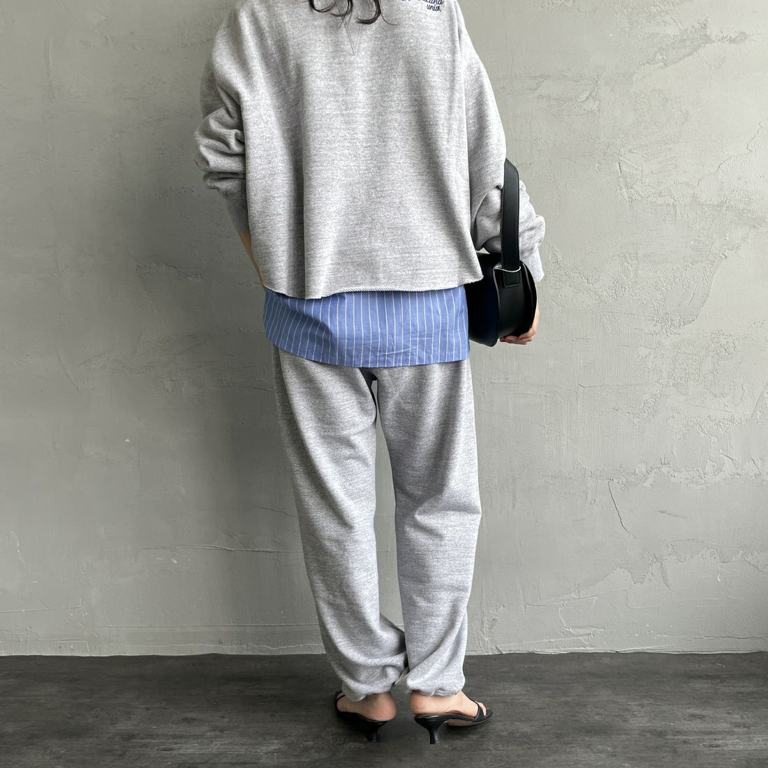 Americana × JEANS FACTORY [アメリカーナ × ジーンズファクトリー] 別注 カレッジロゴ スウェットパンツ [BRF-788A-1-JF] ﾓｸｸﾞﾚｰ &&モデル身長：160cm 着用サイズ：ONE SIZE&&