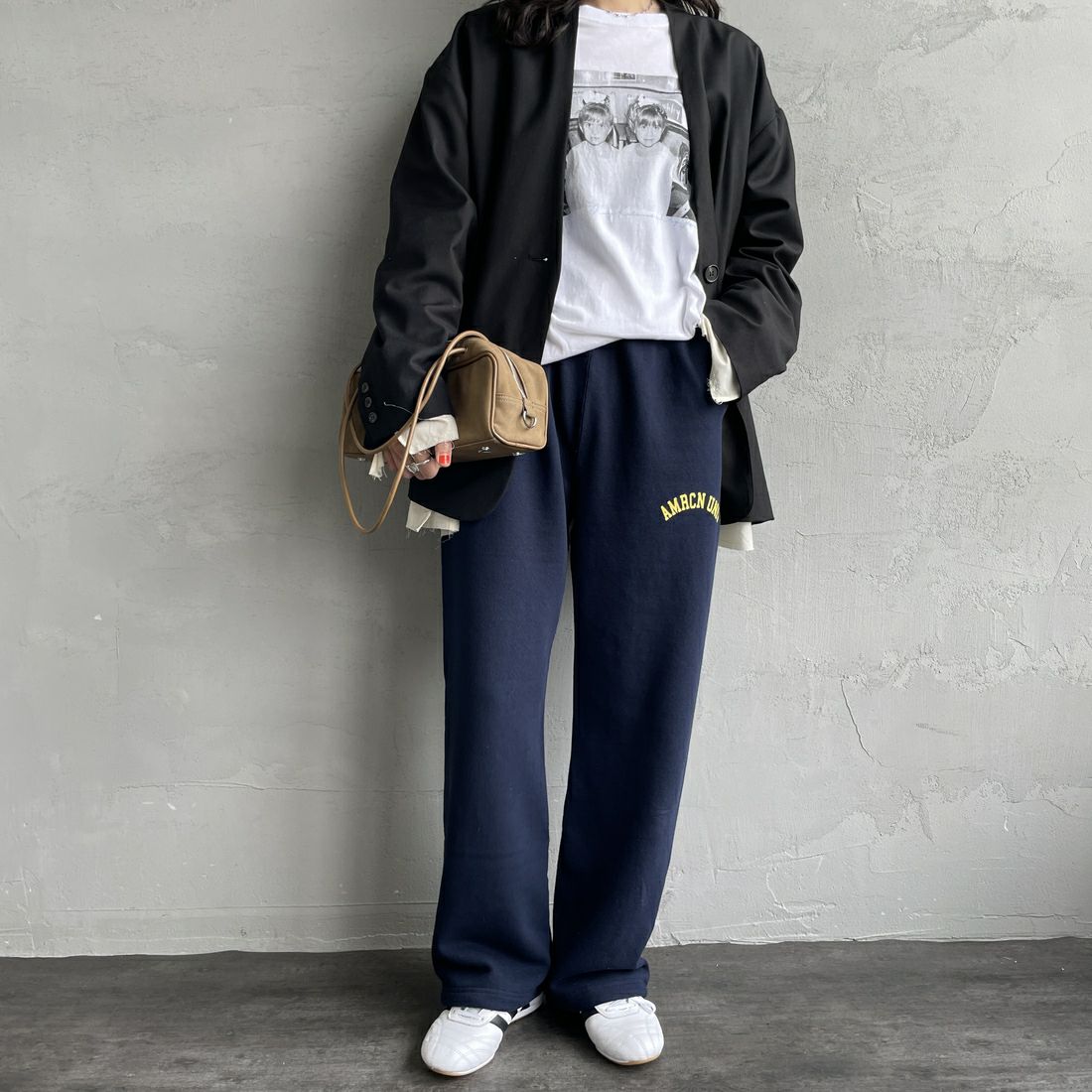 Americana × JEANS FACTORY [アメリカーナ × ジーンズファクトリー] 別注 カレッジロゴ スウェットパンツ [BRF-788A-1-JF] ﾈｲﾋﾞｰ &&モデル身長：160cm 着用サイズ：ONE SIZE&&