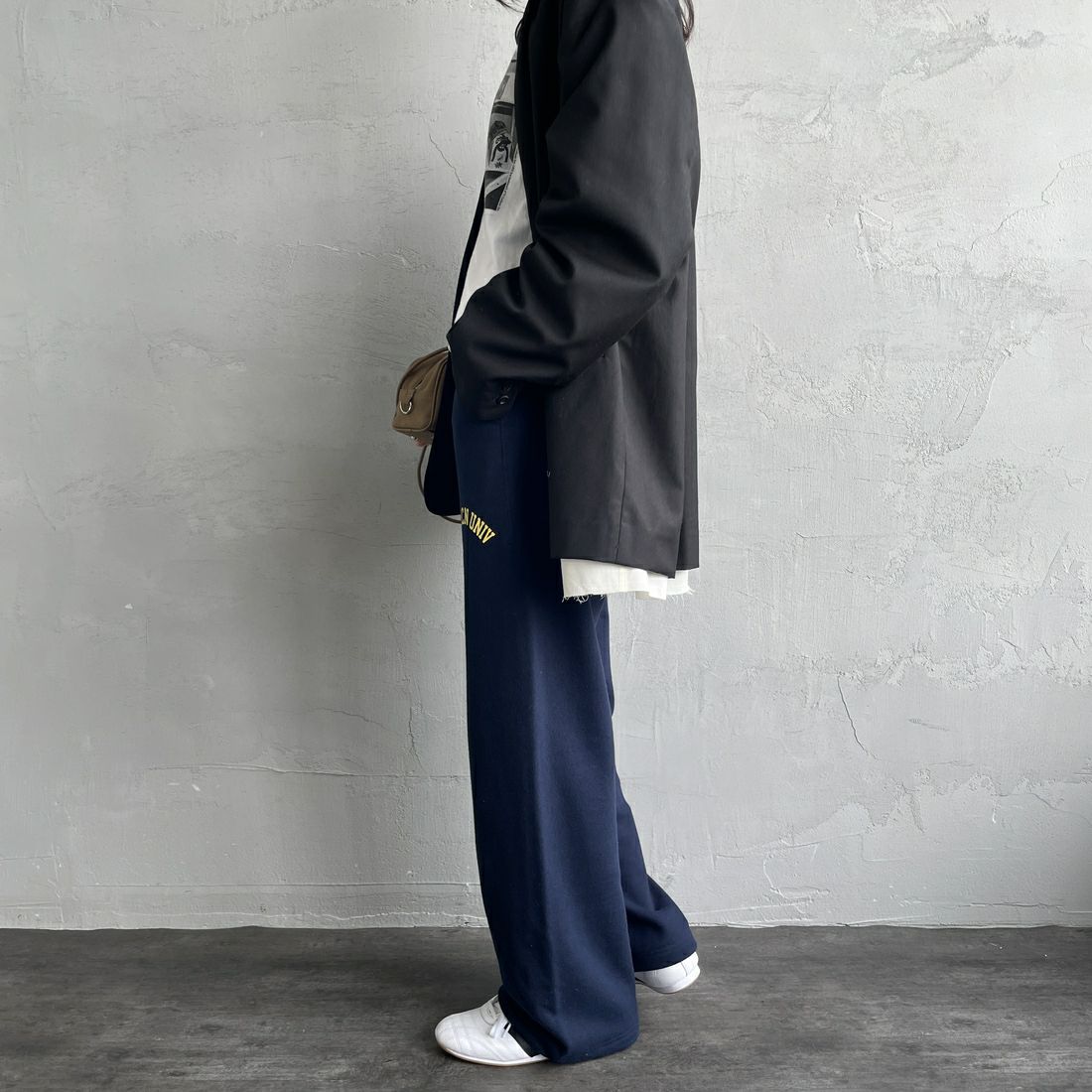 Americana × JEANS FACTORY [アメリカーナ × ジーンズファクトリー] 別注 カレッジロゴ スウェットパンツ [BRF-788A-1-JF] ﾈｲﾋﾞｰ &&モデル身長：160cm 着用サイズ：ONE SIZE&&