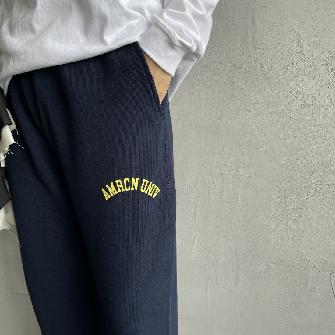 Americana × JEANS FACTORY [アメリカーナ × ジーンズファクトリー] 別注 カレッジロゴ スウェットパンツ [BRF-788A-1-JF] ﾈｲﾋﾞｰ &&モデル身長：160cm 着用サイズ：ONE SIZE&&