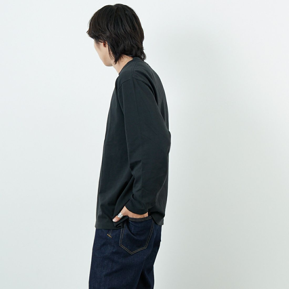 blurhms ROOTSTOCK [ブラームス ルーツストック] クラシックロングスリーブTシャツ [BROOTS25S28F25] 02 F.BLACK &&モデル身長：179cm 着用サイズ：3&&