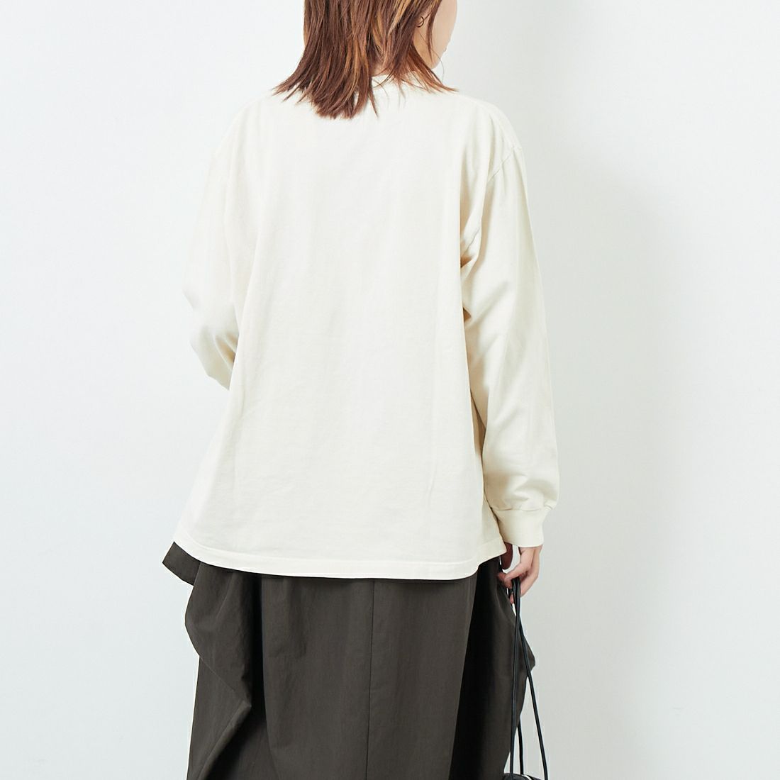 blurhms ROOTSTOCK [ブラームス ルーツストック] クラシックロングスリーブTシャツ [BROOTS25S28F25] 01 D.IVORY &&モデル身長：168cm 着用サイズ：2&&