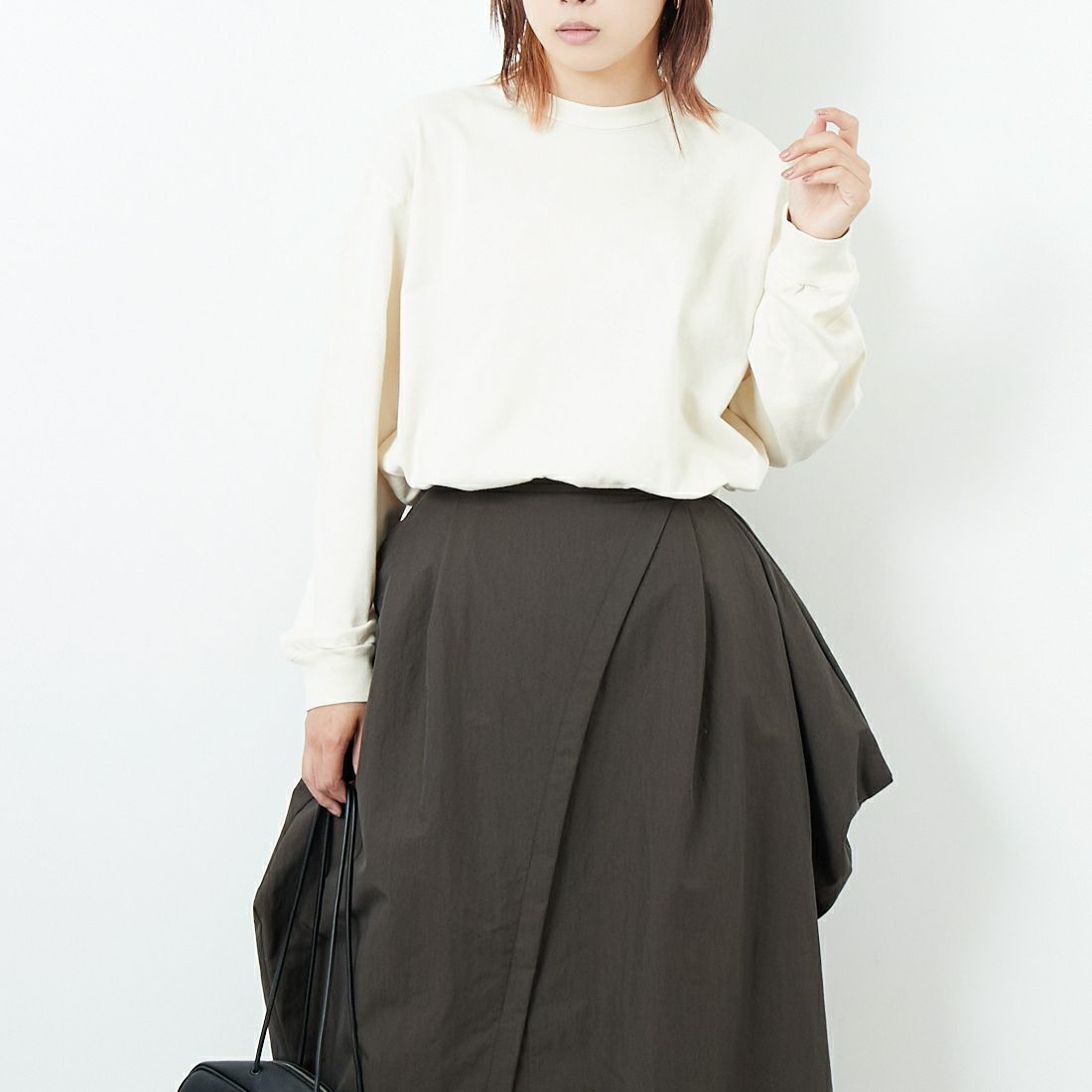 blurhms ROOTSTOCK [ブラームス ルーツストック] クラシックロングスリーブTシャツ [BROOTS25S28F25] 01 D.IVORY &&モデル身長：168cm 着用サイズ：2&&