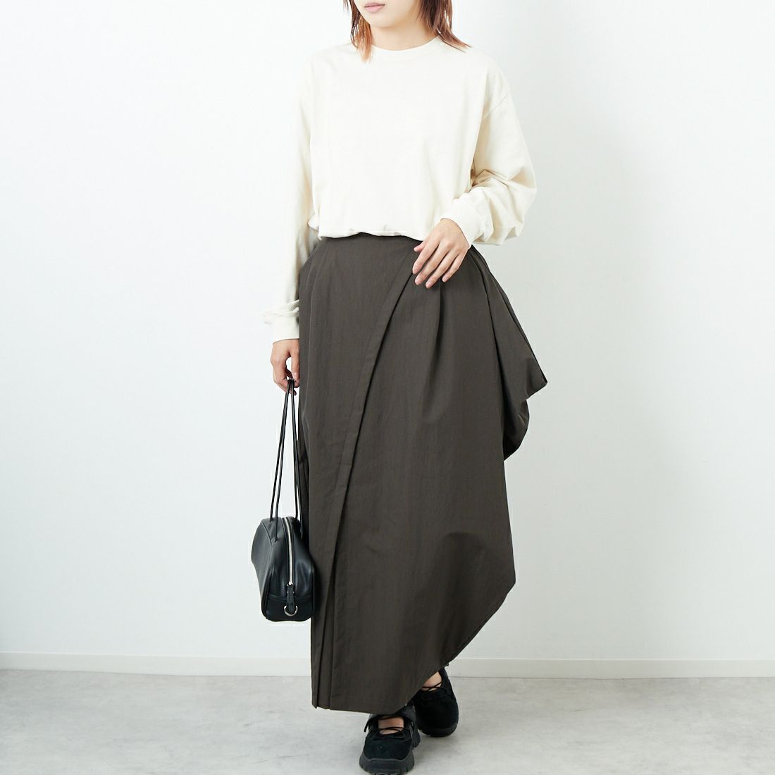 blurhms ROOTSTOCK [ブラームス ルーツストック] クラシックロングスリーブTシャツ [BROOTS25S28F25] 01 D.IVORY &&モデル身長：168cm 着用サイズ：2&&