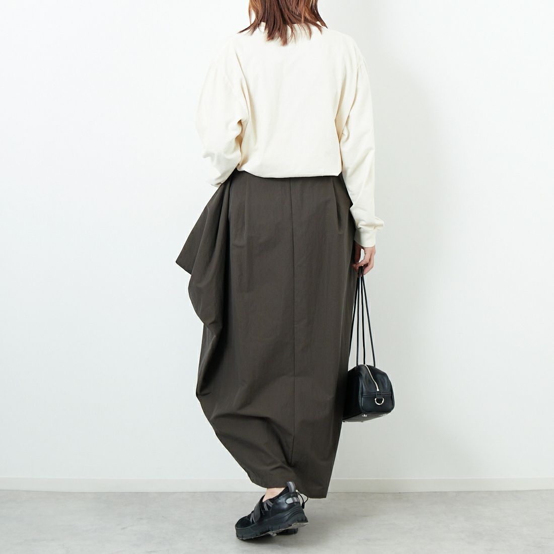 blurhms ROOTSTOCK [ブラームス ルーツストック] クラシックロングスリーブTシャツ [BROOTS25S28F25] 01 D.IVORY &&モデル身長：168cm 着用サイズ：2&&