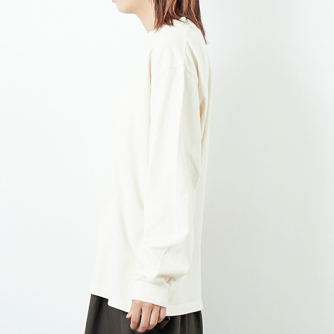blurhms ROOTSTOCK [ブラームス ルーツストック] クラシックロングスリーブTシャツ [BROOTS25S28F25] 01 D.IVORY &&モデル身長：168cm 着用サイズ：2&&