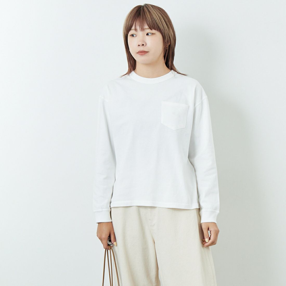 THE NORTH FACE PURPLE LABEL [ザ ノースフェイス パープルレーベル] 8オンスフィールド ロングスリーブポケットTシャツ [N25FT063] OW OFF WHI &&モデル身長：167cm 着用サイズ：WS&&