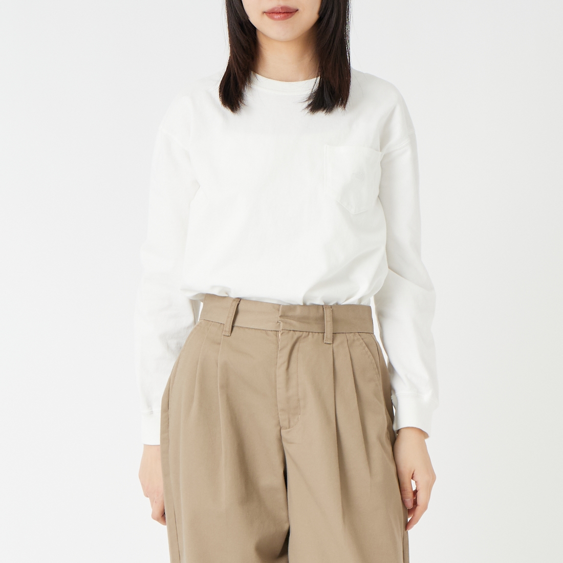 THE NORTH FACE PURPLE LABEL [ザ ノースフェイス パープルレーベル] 8オンスフィールド ロングスリーブポケットTシャツ [N25FT063] OW OFF WHI &&モデル身長：167cm 着用サイズ：WS&&