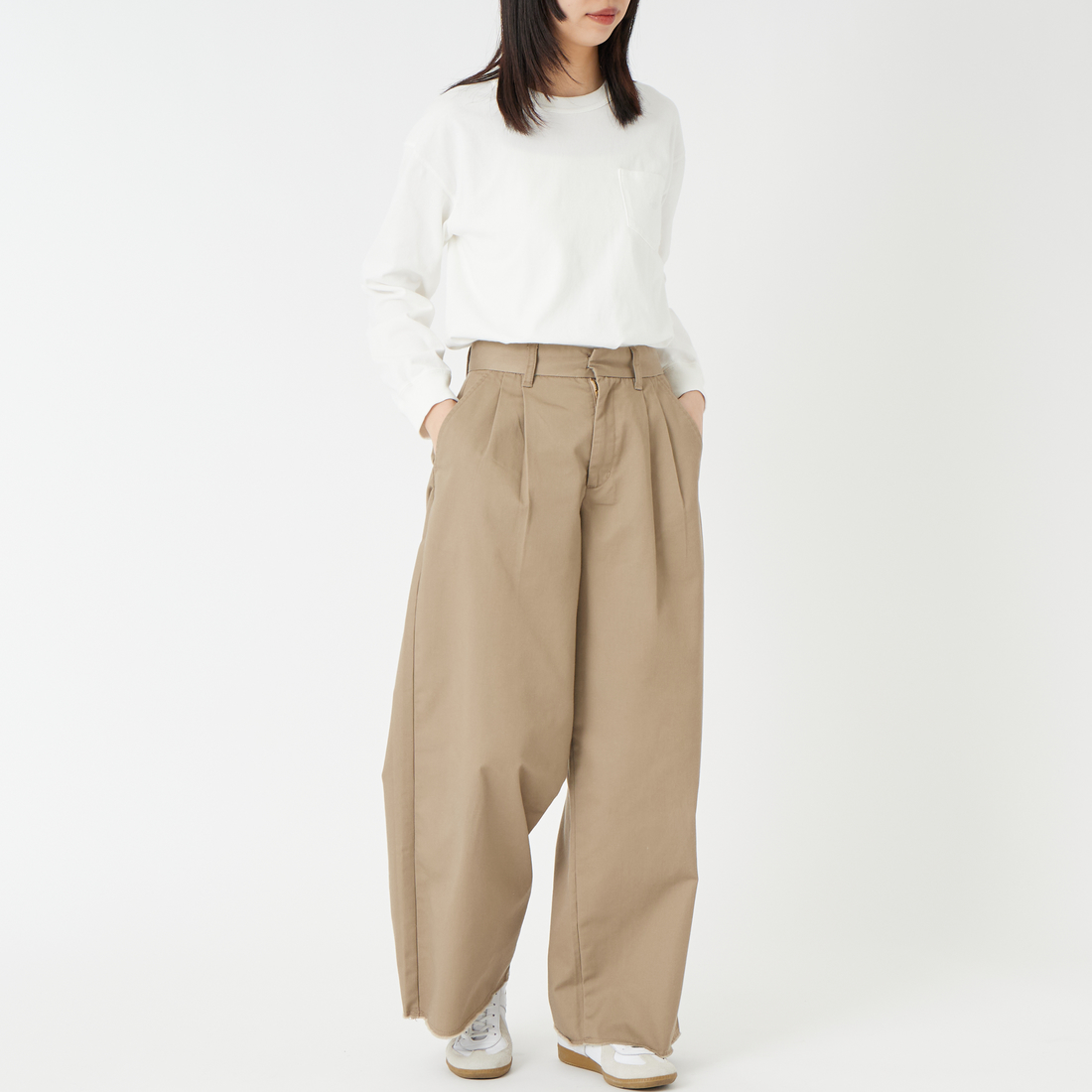 THE NORTH FACE PURPLE LABEL [ザ ノースフェイス パープルレーベル] 8オンスフィールド ロングスリーブポケットTシャツ [N25FT063] OW OFF WHI &&モデル身長：167cm 着用サイズ：WS&&