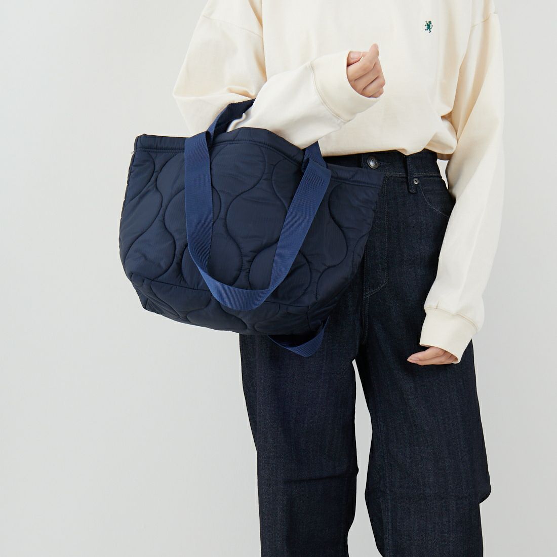 HOLIDAY [ホリデイ] ミリタリーキルティングバッグ [25203021] NAVY