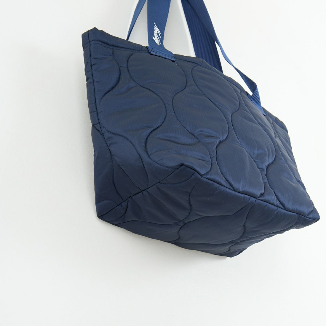 HOLIDAY [ホリデイ] ミリタリーキルティングバッグ [25203021] NAVY