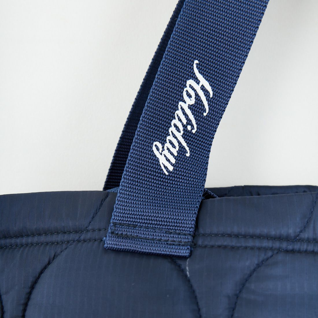 HOLIDAY [ホリデイ] ミリタリーキルティングバッグ [25203021] NAVY