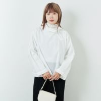 11 O.WHITE&&モデル身長：167cm 着用サイズ：F&&