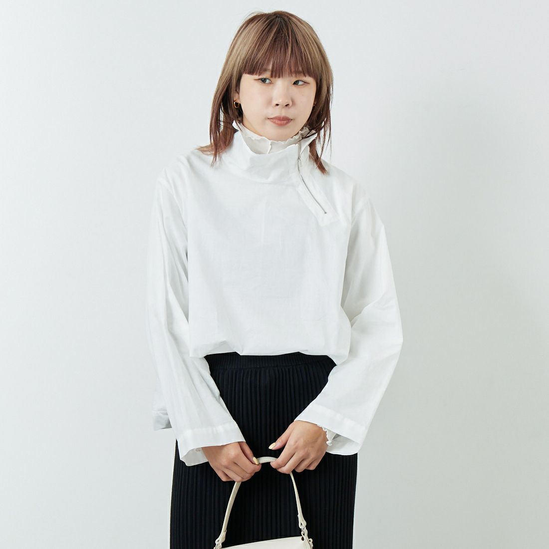 mizuiro ind [ミズイロインド] リブハイネックカラープルオーバー [3-230105] 11 O.WHITE &&モデル身長：167cm 着用サイズ：F&&