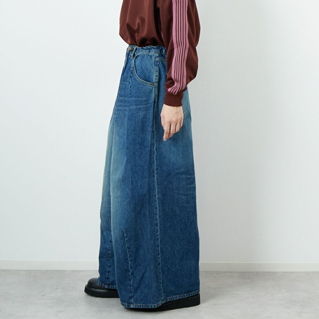 Needles [ニードルズ] ヒザデルバギーデニムパンツ [RW233] A INDIGO &&モデル身長：162cm 着用サイズ：1&&
