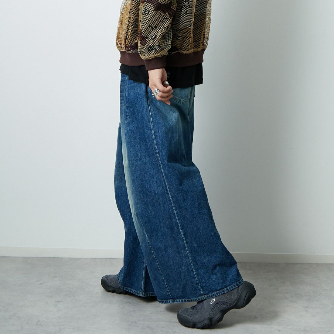 Needles [ニードルズ] ヒザデルバギーデニムパンツ [RW233] A INDIGO &&モデル身長：179cm 着用サイズ：S&&