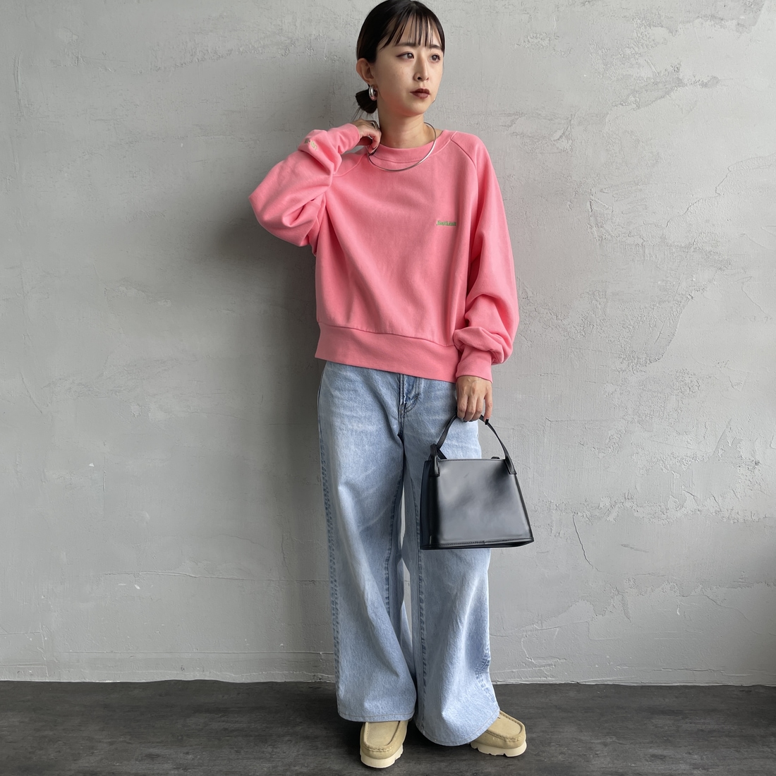 Health knit [ヘルスニット] 別注 ショート丈 クラシックラグランスリーブスウェット [HR25F-L269IN-JF] PINK &&モデル身長：150cm 着用サイズ：F&&