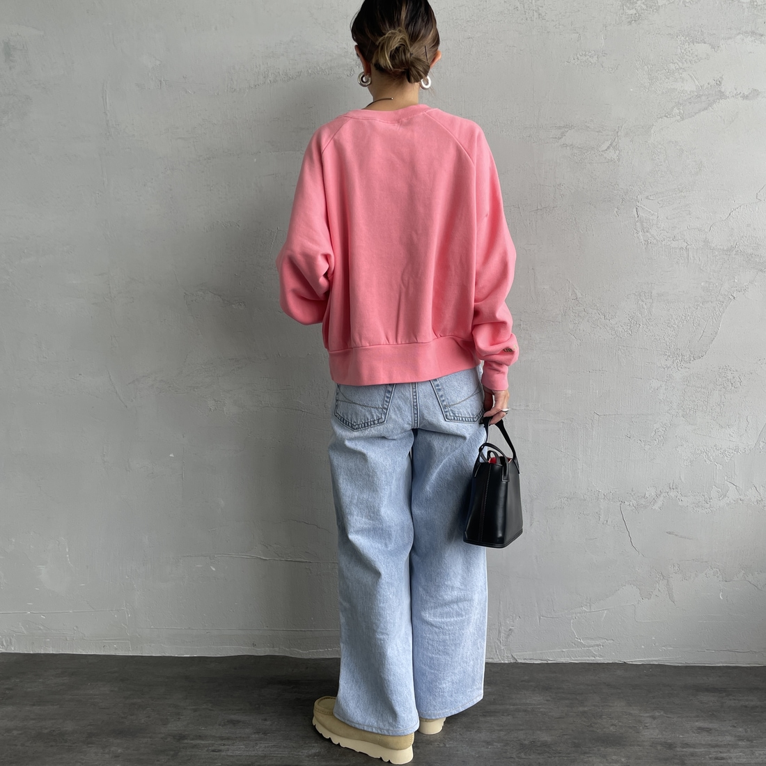 Health knit [ヘルスニット] 別注 ショート丈 クラシックラグランスリーブスウェット [HR25F-L269IN-JF] PINK &&モデル身長：150cm 着用サイズ：F&&