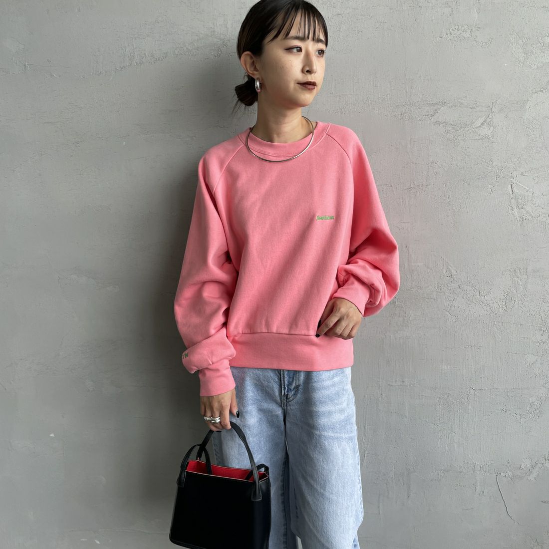Health knit [ヘルスニット] 別注 ショート丈 クラシックラグランスリーブスウェット [HR25F-L269IN-JF] PINK &&モデル身長：150cm 着用サイズ：F&&