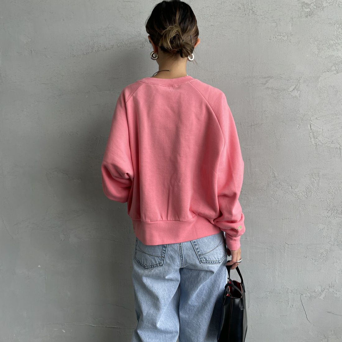 Health knit [ヘルスニット] 別注 ショート丈 クラシックラグランスリーブスウェット [HR25F-L269IN-JF] PINK &&モデル身長：150cm 着用サイズ：F&&