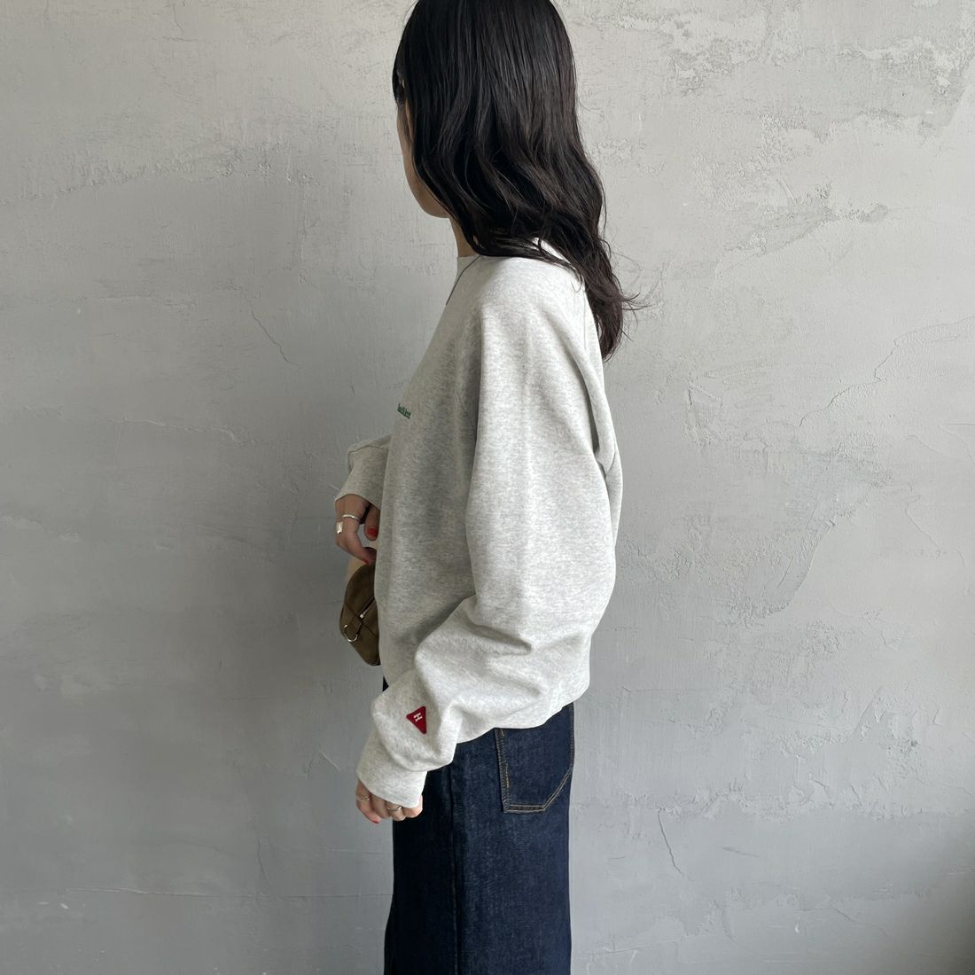 Health knit [ヘルスニット] 別注 ショート丈 クラシックラグランスリーブスウェット [HR25F-L269IN-JF] H.GRAY &&モデル身長：160cm 着用サイズ：F&&