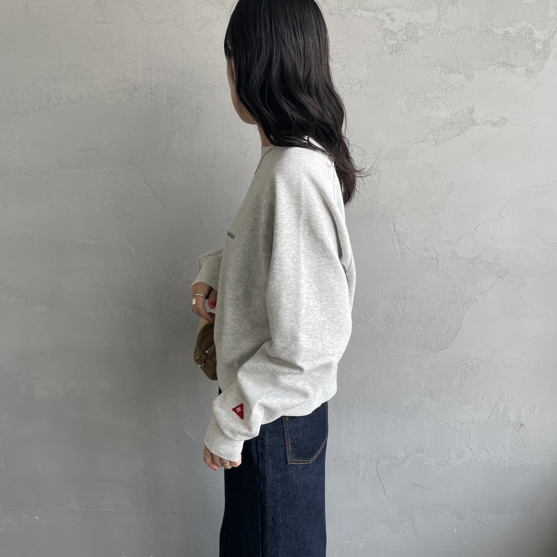 Health knit [ヘルスニット] 別注 ショート丈 クラシックラグランスリーブスウェット [HR25F-L269IN-JF] H.GRAY &&モデル身長：160cm 着用サイズ：F&&
