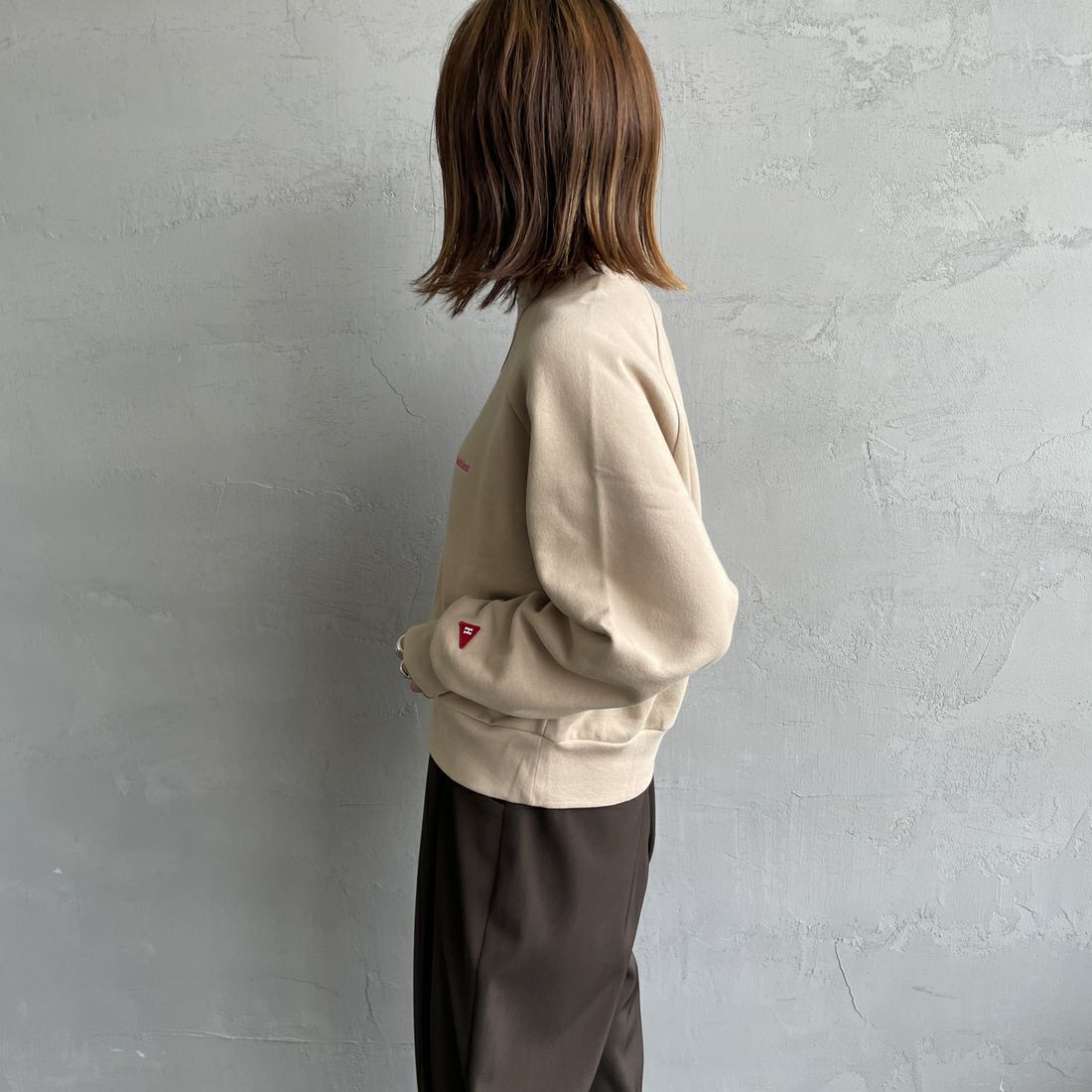 Health knit [ヘルスニット] 別注 ショート丈 クラシックラグランスリーブスウェット [HR25F-L269IN-JF] BEIGE &&モデル身長：158cm 着用サイズ：F&&