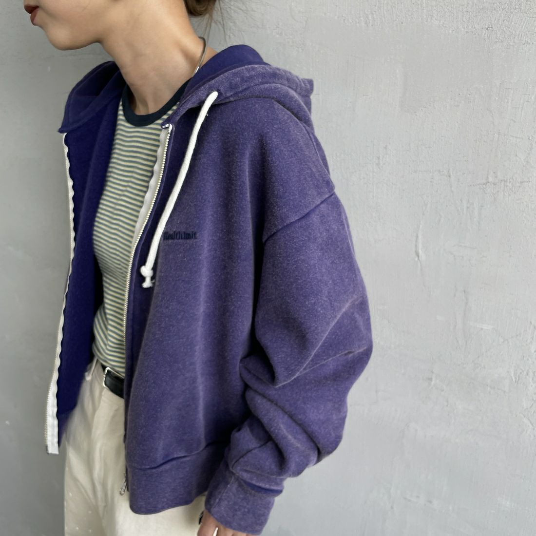 Health knit [ヘルスニット] 別注 ショート丈 クラシックスウェットジップパーカー [HR25F-L270IN-JF] NAVY &&モデル身長：150cm 着用サイズ：F&&