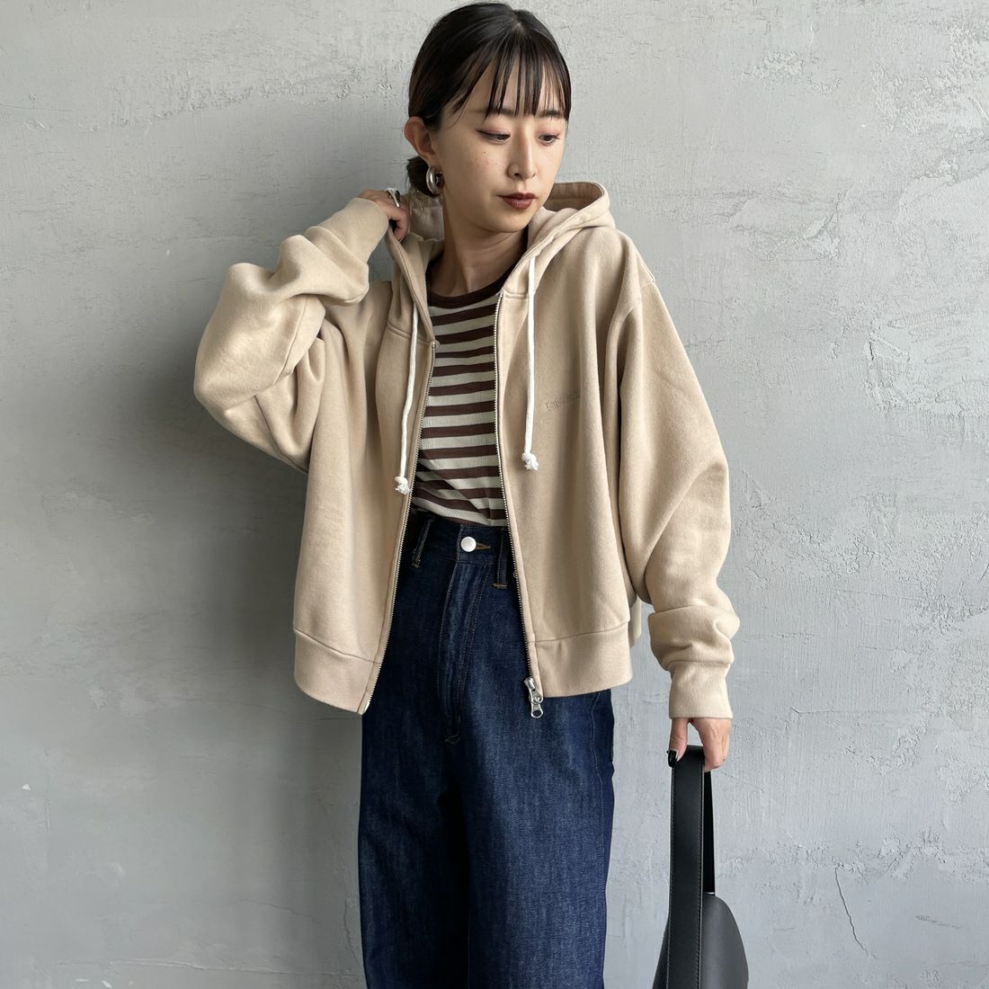 Health knit [ヘルスニット] 別注 ショート丈 クラシックスウェットジップパーカー [HR25F-L270IN-JF] BEIGE &&モデル身長：150cm 着用サイズ：F&&