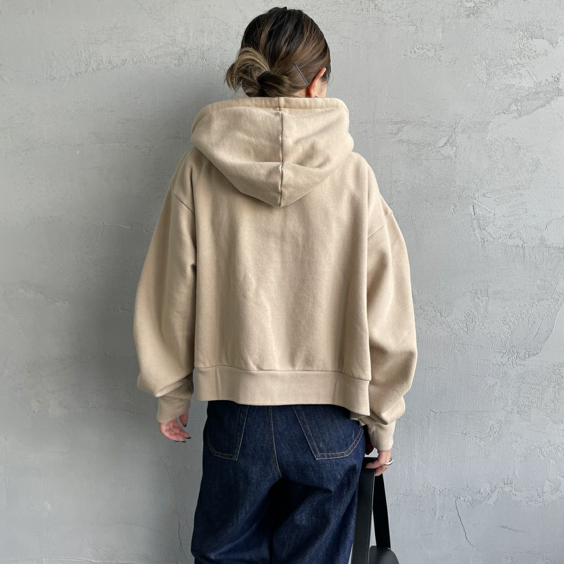 Health knit [ヘルスニット] 別注 ショート丈 クラシックスウェットジップパーカー [HR25F-L270IN-JF] BEIGE &&モデル身長：150cm 着用サイズ：F&&