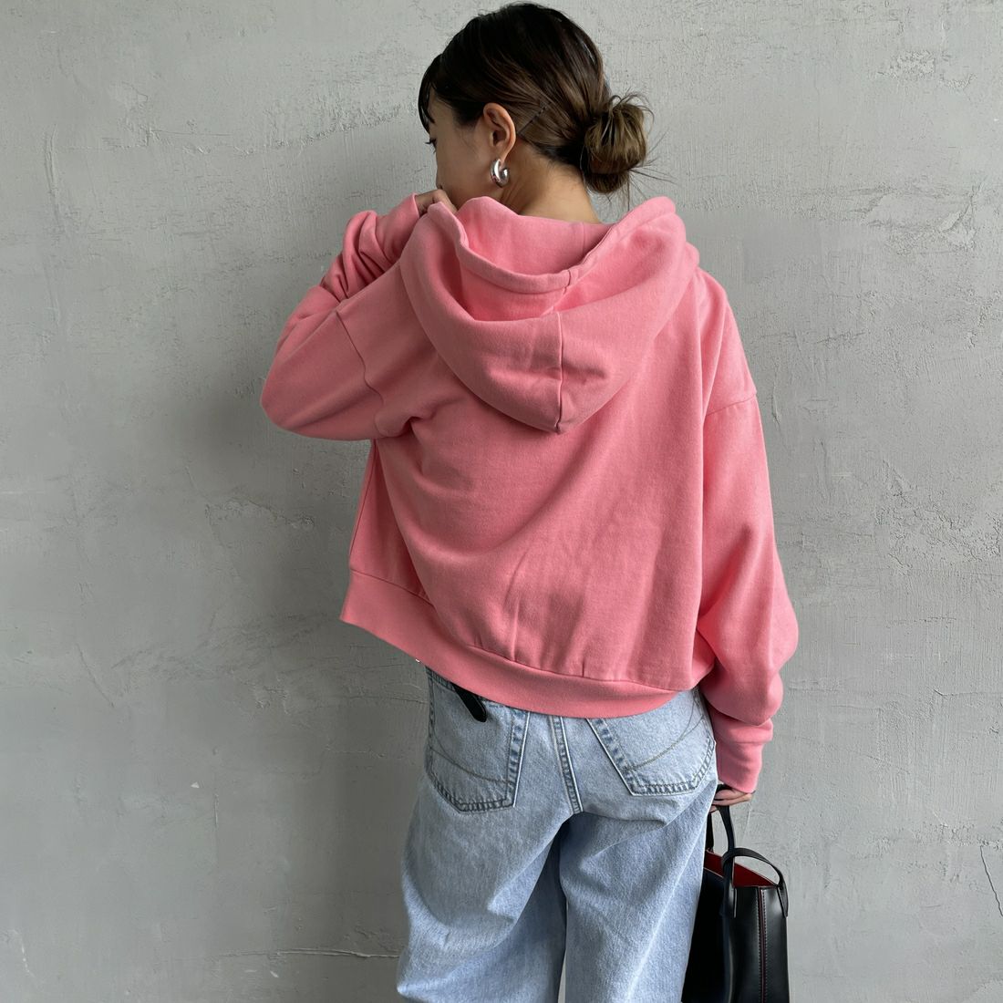 Health knit [ヘルスニット] 別注 ショート丈 クラシックスウェットジップパーカー [HR25F-L270IN-JF] PINK &&モデル身長：150cm 着用サイズ：F&&