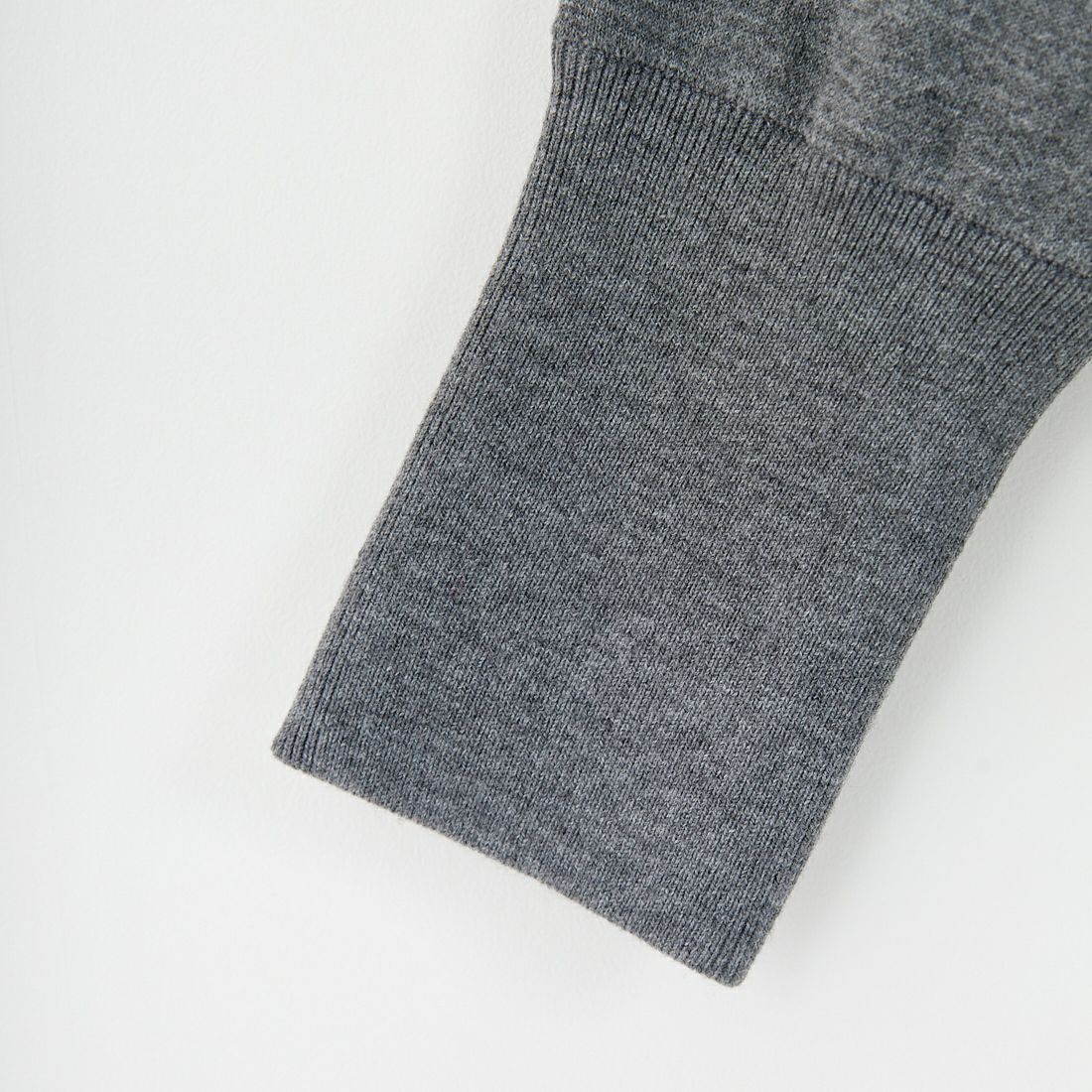 Americana × JEANS FACTORY [アメリカーナ × ジーンズファクトリー] 別注 バックロゴ ショート丈Vネックカーディガン [ASO-C-004-2-JF] ﾁｬｺｰﾙ