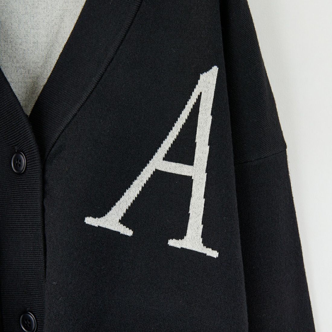 Americana × JEANS FACTORY [アメリカーナ × ジーンズファクトリー] 別注 バックロゴ ショート丈Vネックカーディガン [ASO-C-004-2-JF] ﾌﾞﾗｯｸ