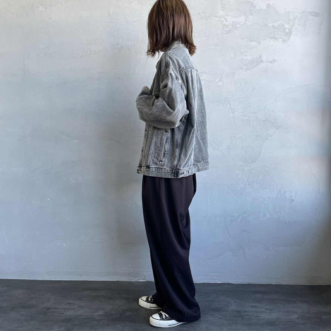 UMBRO [アンブロ] 別注 ワンポイント刺繍ロゴ トラックパンツ [KBT126-NK-PT2-MS-JF] BROWN &&モデル身長：158cm 着用サイズ：S&&