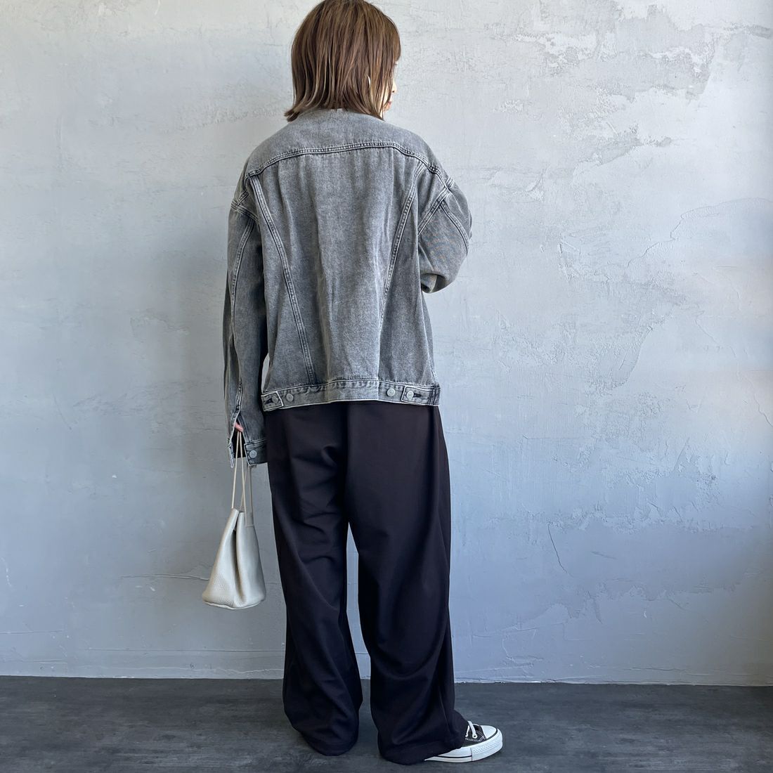 UMBRO [アンブロ] 別注 ワンポイント刺繍ロゴ トラックパンツ [KBT126-NK-PT2-MS-JF] BROWN &&モデル身長：158cm 着用サイズ：S&&