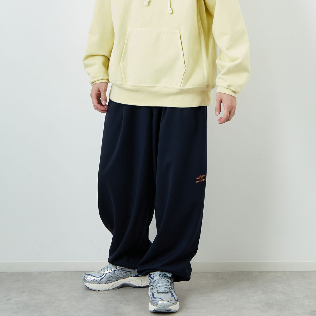 UMBRO [アンブロ] 別注 ワンポイント刺繍ロゴ トラックパンツ