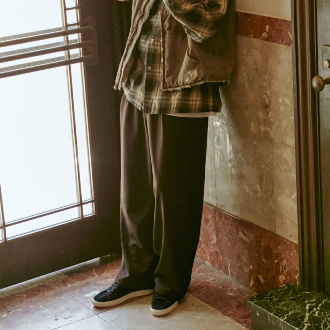 UMBRO [アンブロ] 別注 ワンポイント刺繍ロゴ トラックパンツ [KBT126-NK-PT2-MS-JF] BROWN