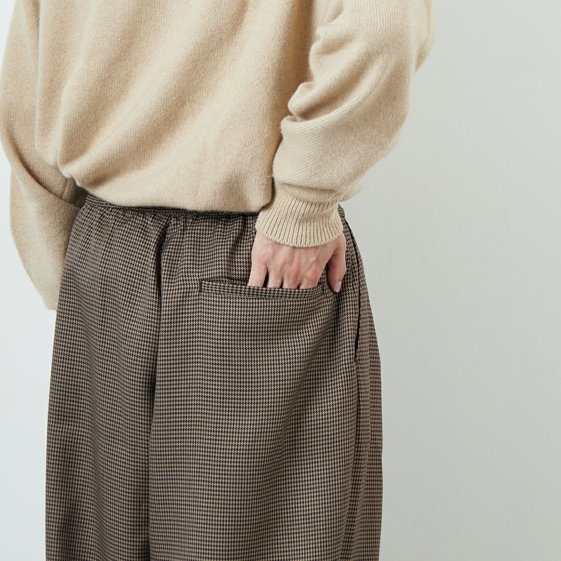 UMBRO [アンブロ] 別注 ワンポイント刺繍ロゴ トラックパンツ [KBT126-NK-PT2-MS-JF] CHECK &&モデル身長：168cm 着用サイズ：L&&