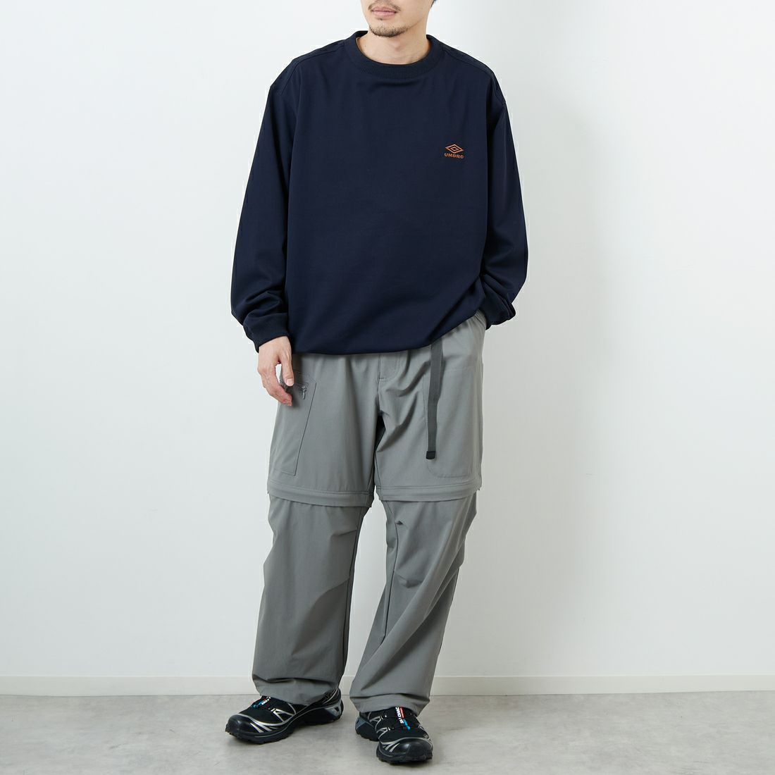 UMBRO [アンブロ] 別注 ワンポイント刺繍ロゴ ドローコードスウェット [KBT126-NK-PO2-MS-JF] NAVY &&モデル身長：168cm 着用サイズ：L&&