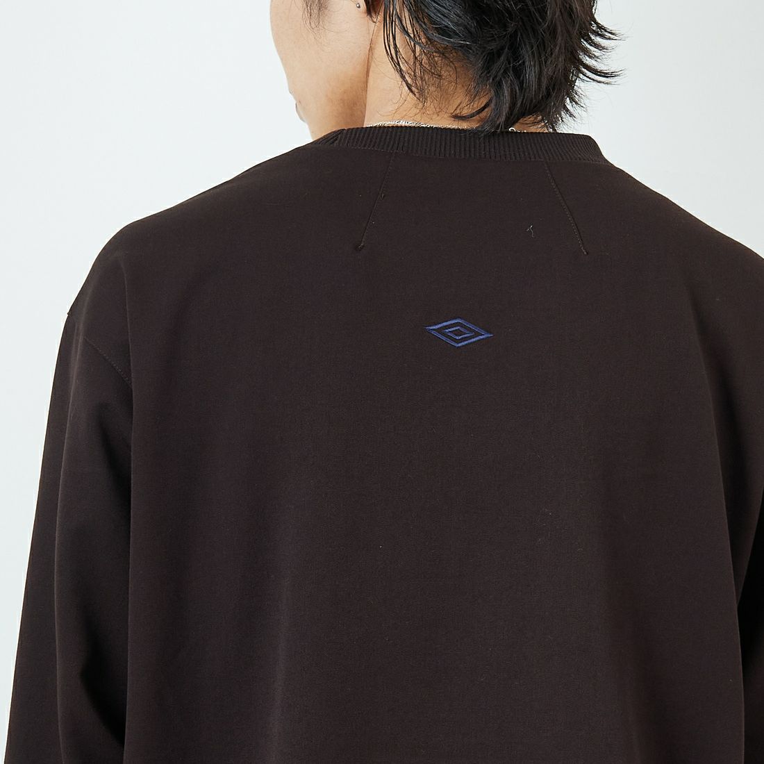 UMBRO [アンブロ] 別注 ワンポイント刺繍ロゴ ドローコードスウェット [KBT126-NK-PO2-MS-JF] BROWN &&モデル身長：179cm 着用サイズ：L&&