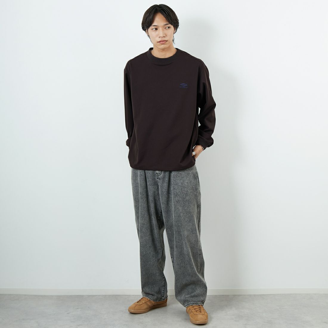 UMBRO [アンブロ] 別注 ワンポイント刺繍ロゴ ドローコードスウェット [KBT126-NK-PO2-MS-JF] BROWN &&モデル身長：179cm 着用サイズ：L&&