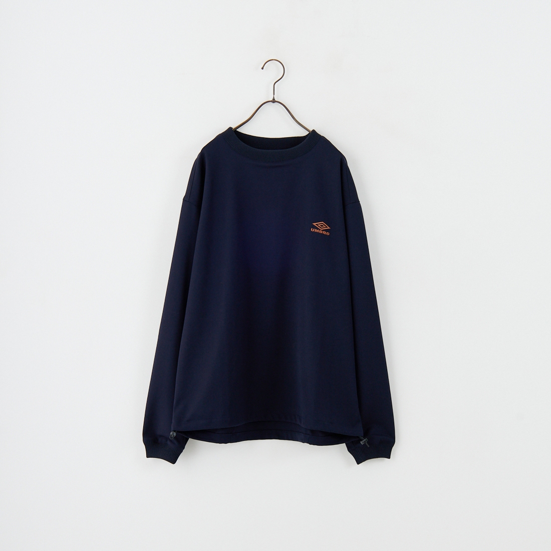 UMBRO [アンブロ] 別注 ワンポイント刺繍ロゴ ドローコードスウェット [KBT126-NK-PO2-MS-JF] NAVY