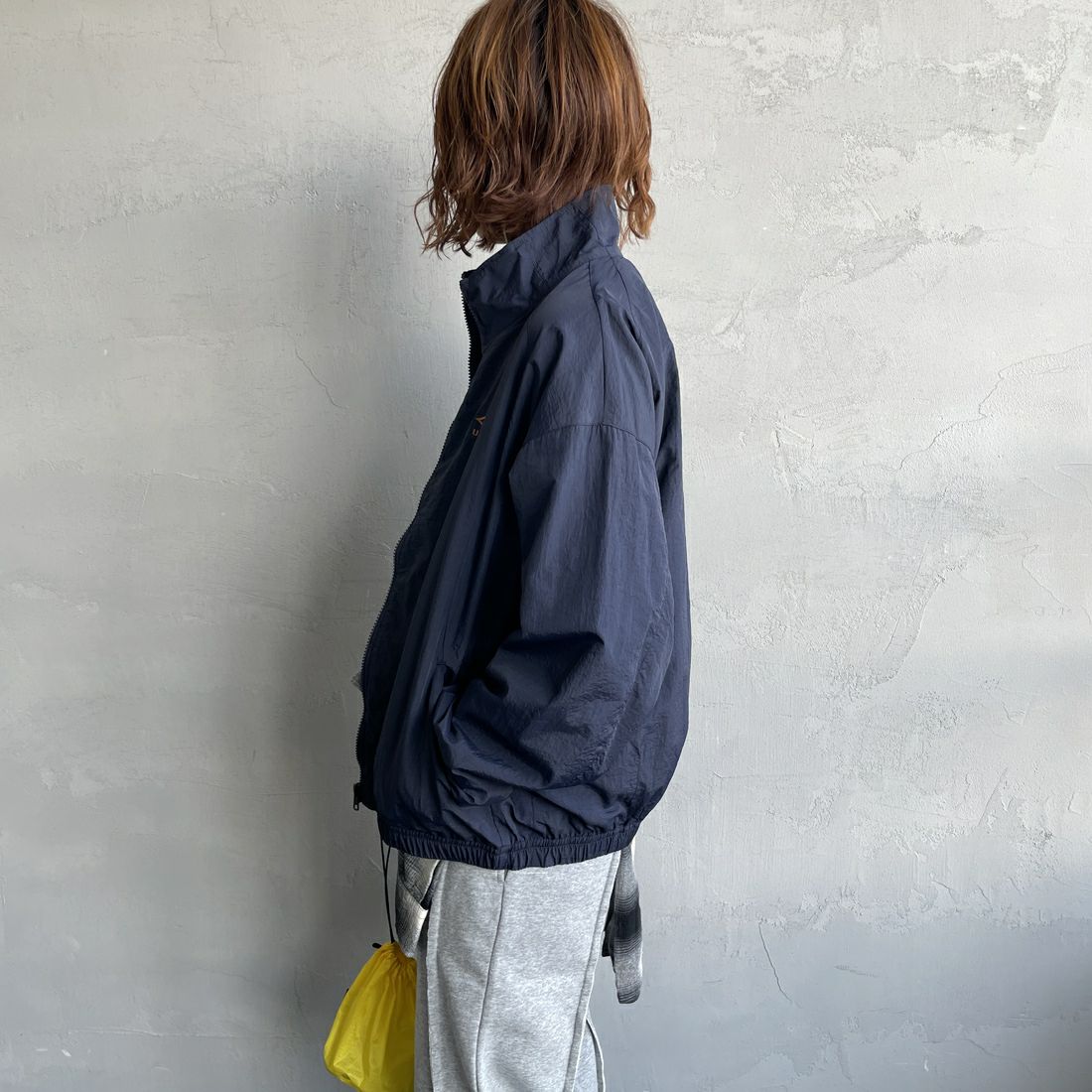 UMBRO [アンブロ] 別注 ナイロントラックブルゾン [KBT126-NK-JK1-MS-JF] NAVY &&モデル身長：158cm 着用サイズ：S&&