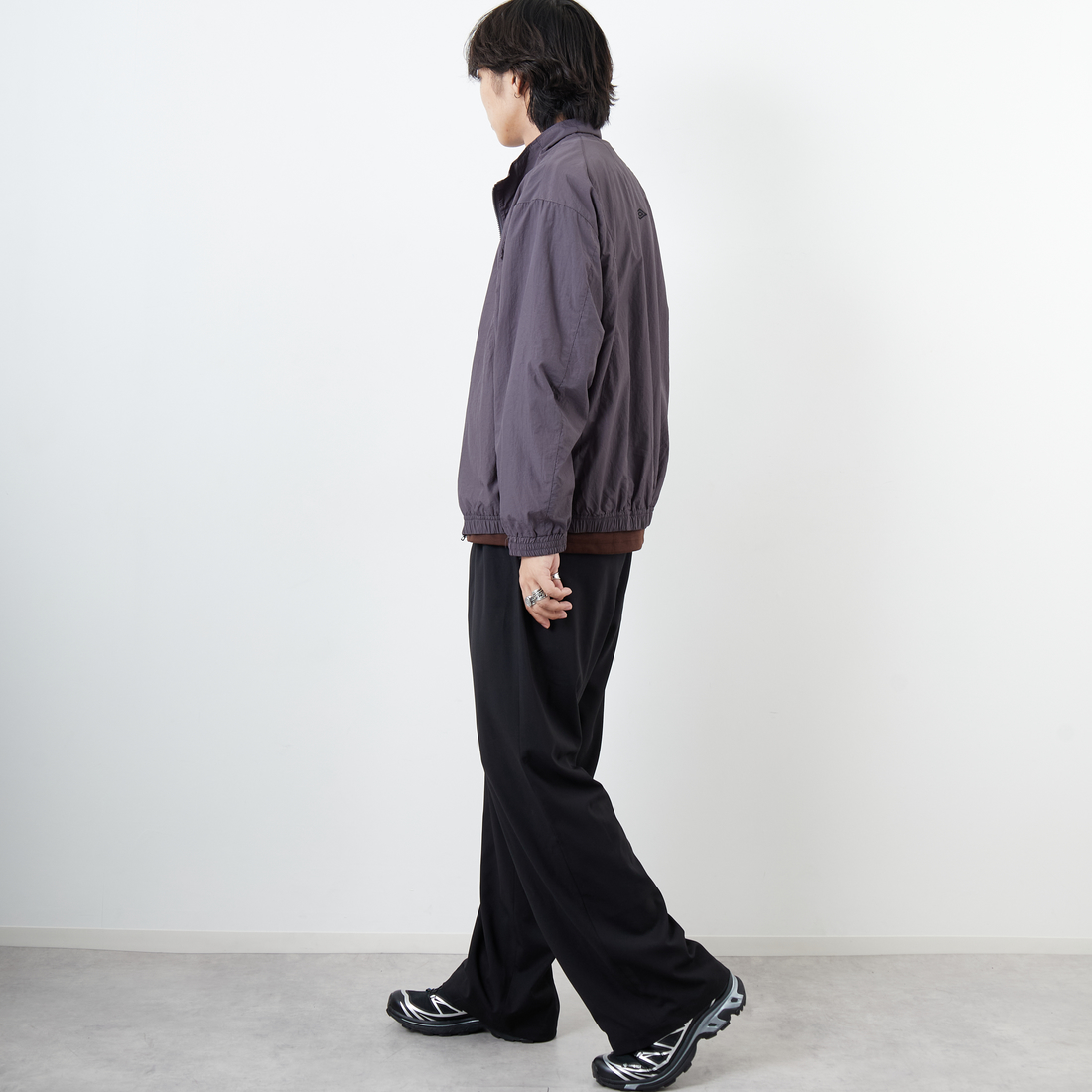UMBRO [アンブロ] 別注 ナイロントラックブルゾン [KBT126-NK-JK1-MS-JF] GRAY &&モデル身長：179cm 着用サイズ：L&&