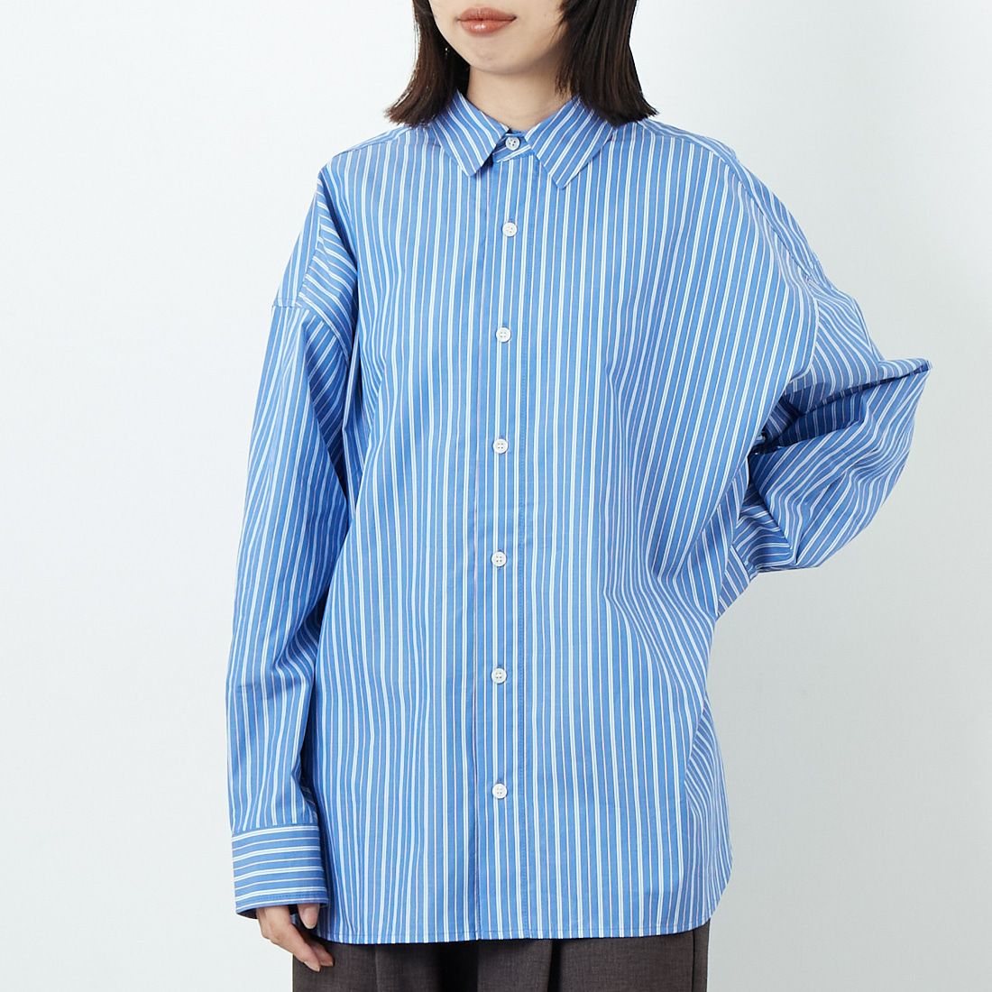 USINE [ユジーヌ] オーバーサイズドレスシャツ [IN1-SH-5] BLU ST &&モデル身長：162cm 着用サイズ：F&&