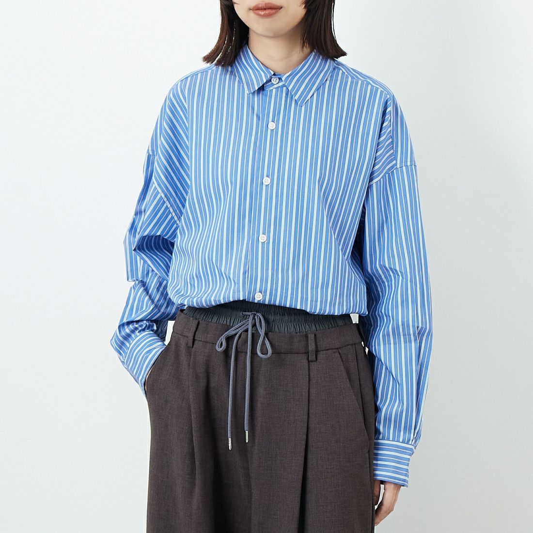 USINE [ユジーヌ] オーバーサイズドレスシャツ [IN1-SH-5] BLU ST &&モデル身長：162cm 着用サイズ：F&&