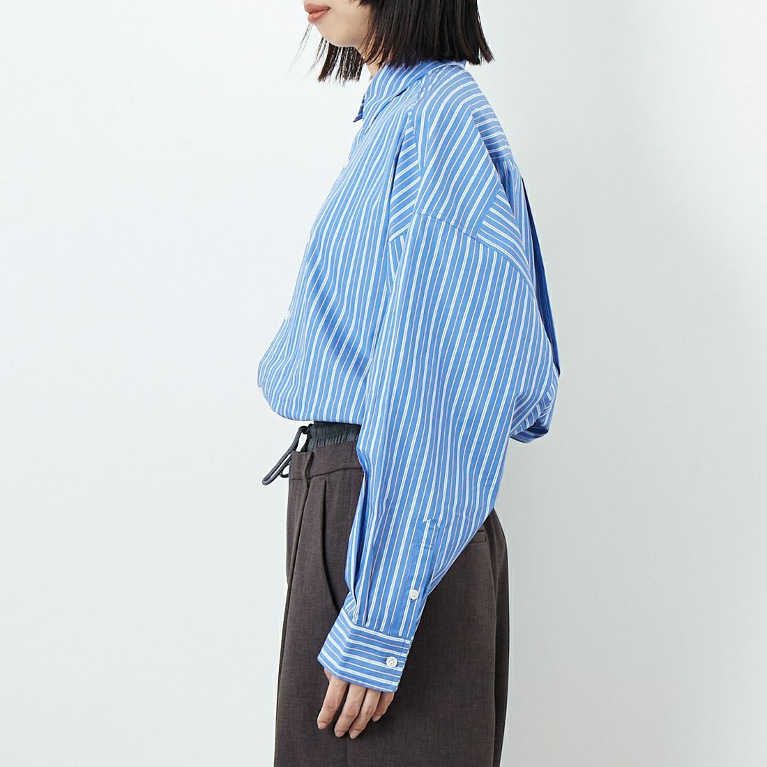 USINE [ユジーヌ] オーバーサイズドレスシャツ [IN1-SH-5] BLU ST &&モデル身長：162cm 着用サイズ：F&&